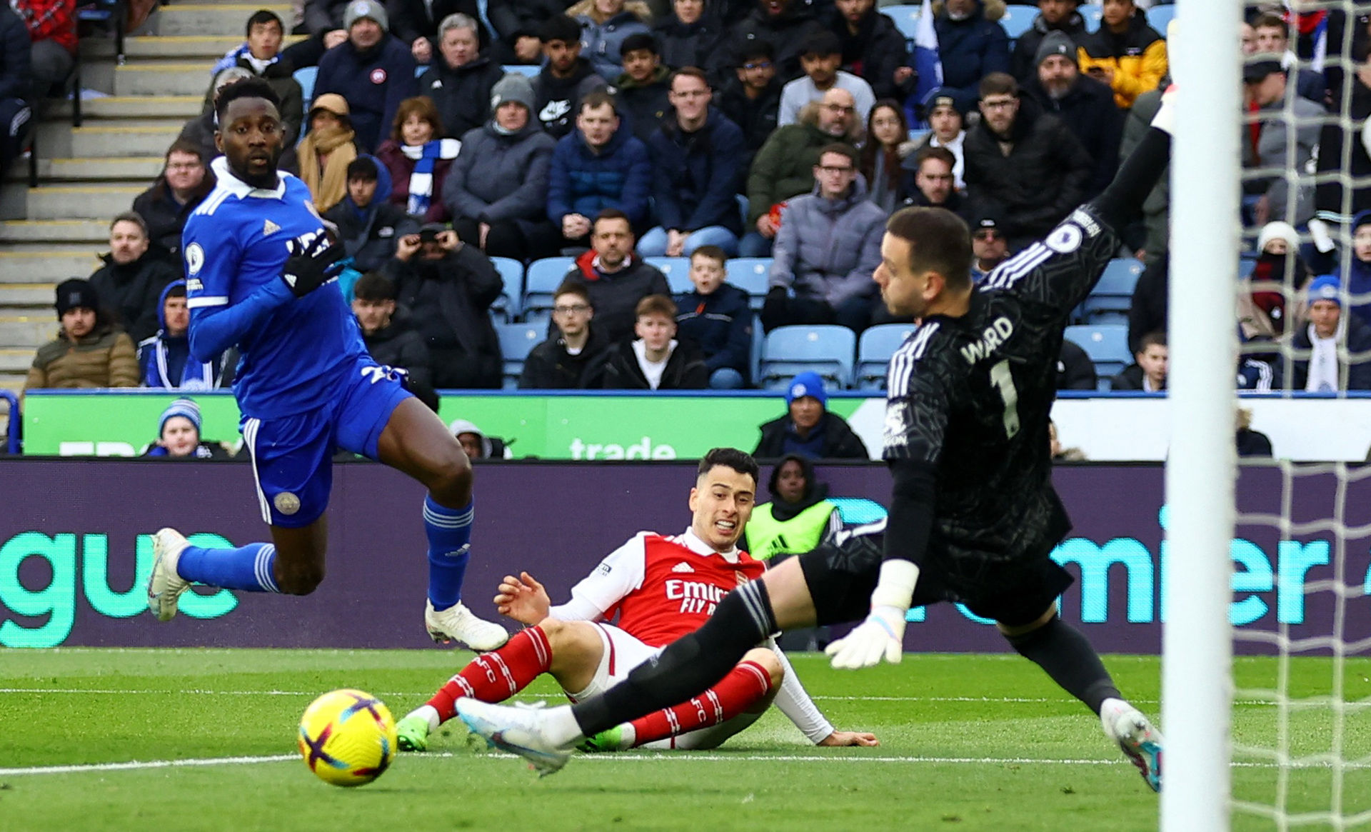 李梓嘉伤退 李梓嘉伤退